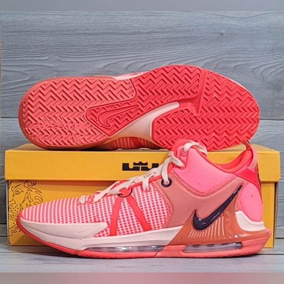 ? Nike LeBron Witness VII ? Sz M 17 / W 18.5 - Colorway: Crimson/Orange/Purple main image 11